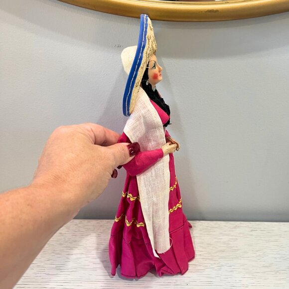 Vintage 1950s Doll Mexican Senorita Lady Sombrero Folk Art Souvenir Hard Plastic - Picture 6 of 10